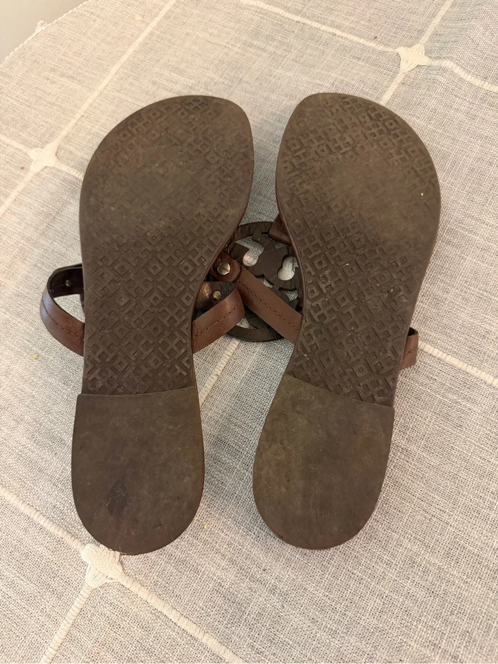Tory Burch Brown Leather Cutout Logo Thong Sandals Brown size 9